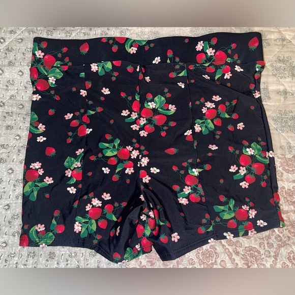 Retro Chic by Torrid flutter sleeve top and shorts strawberry bathing.  Size 0x - Picture 6 of 10